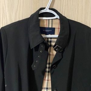 Burberry jacket! Beautiful condition missing the belt!